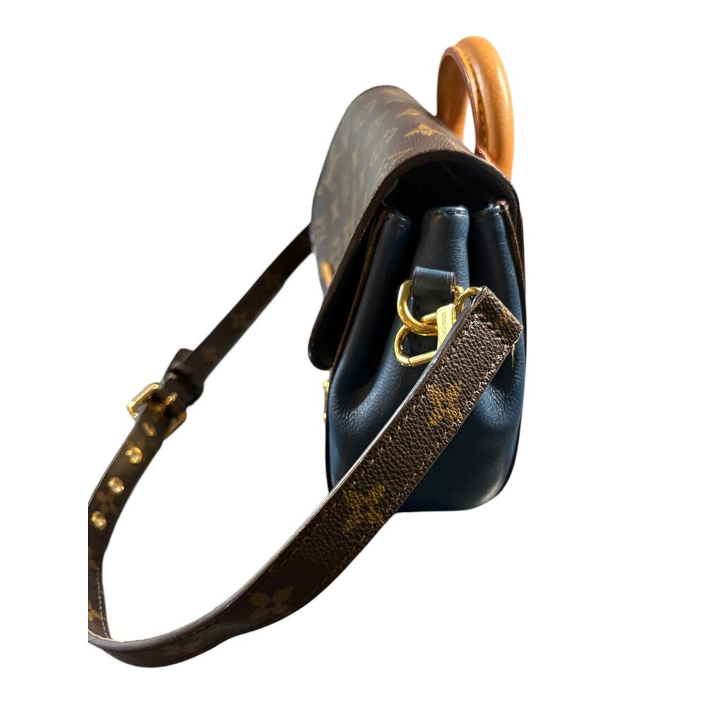 Louis Vuitton 12 Eden PM - (Lock needs repair) - Picture 2 of 13